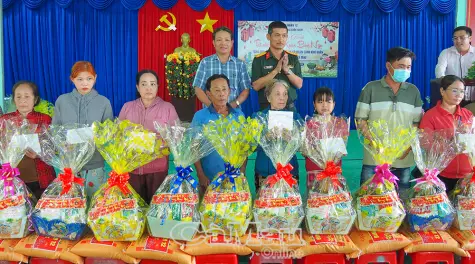 Binh đoàn 12 chung tay mang Tết ấm đến hộ nghèo, khó khăn