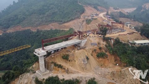 Những công trường không nghỉ