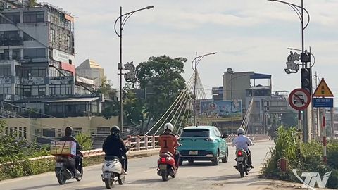 Phân luồng giao thông phục vụ thi công xây dựng mới cầu Gia Bẩy