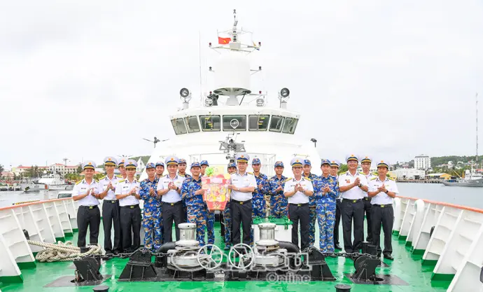 Bộ Tư lệnh Vùng 5 Hải quân chúc Tết cán bộ, chiến sĩ Tàu 924