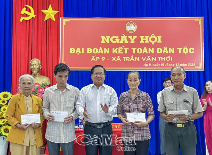 Lan tỏa tinh thần đoàn kết ở khu dân cư xã Trần Văn Thời và phường An Xuyên