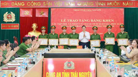 Khen thưởng đột xuất các tập thể, cá nhân xuất sắc trong đấu tranh phòng, chống tội phạm