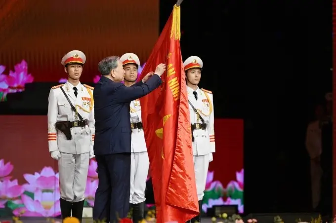 Lực lượng công an nhân dân nhận Huân chương Sao Vàng lần thứ 5