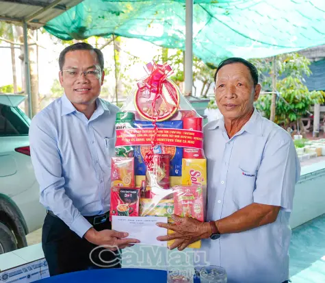 Lãnh đạo tỉnh tri ân gia đình chính sách