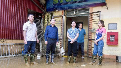 Đồng chí Nguyễn Đăng Bình kiểm tra, chỉ đạo khắc phục thiệt hại do mưa lũ tại Báo và PTTH Thái Nguyên