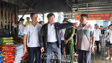 Lãnh đạo tỉnh thăm, hỗ trợ các hộ dân bị thiệt hại trong vụ cháy chợ Thanh Tùng