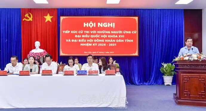 Ứng cử viên gặp gỡ cử tri để vận động bầu cử