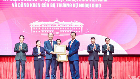 Lãnh đạo tỉnh Thái Nguyên được trao tặng Kỷ niệm chương “Vì sự nghiệp Ngoại giao Việt Nam”