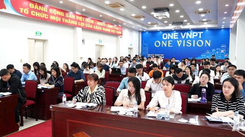 Bồi dưỡng nhận thức về Đảng cho hơn 100 đoàn viên ưu tú