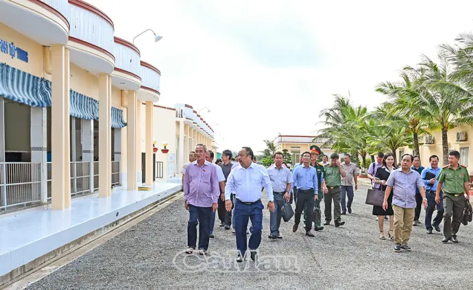 Trưởng Đoàn Đại biểu Quốc hội tỉnh khảo sát các mô hình kinh tế