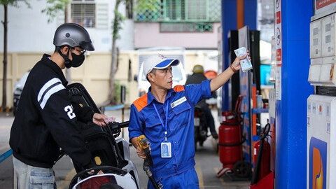 Giảm lần thứ ba liên tiếp, giá xăng RON95-II về mốc 19.000 đồng/lít