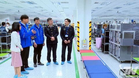 Bảo đảm thông quan mùa cao điểm cuối năm