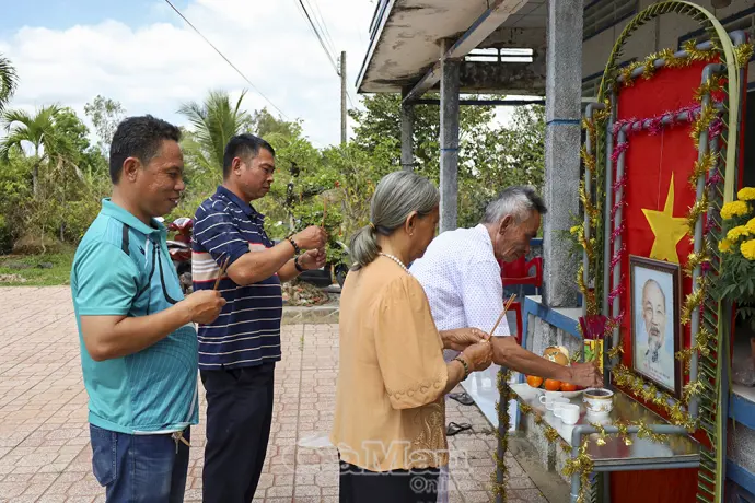 Bàn thờ Tổ quốc - Tình yêu kính Bác ngày xuân