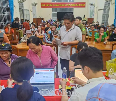  “Lì xì” Quốc khánh: Người dân Tân Ân ngập tràn niềm vui