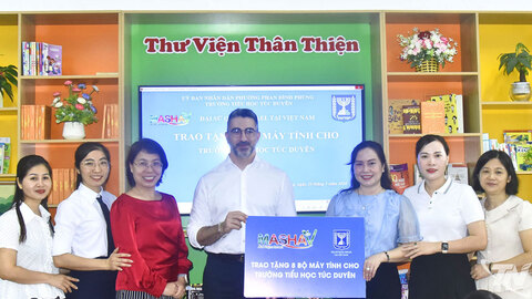 Đại sứ quán Israel tặng máy tính cho Trường Tiểu học Túc Duyên