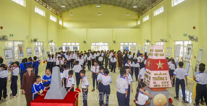 Trưng bày hơn 60 tư liệu khẳng định chủ quyền Hoàng Sa, Trường Sa