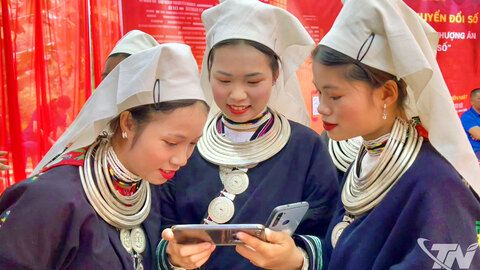 Đưa công nghệ số về vùng khó