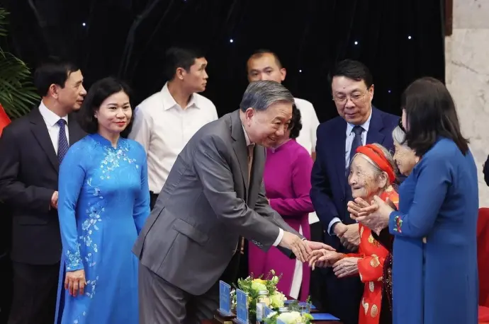 Kỷ niệm Ngày Phụ nữ Việt Nam 20/10:  Phụ nữ Việt Nam thời đại mới