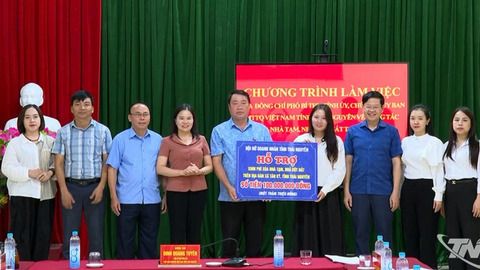 Đồng chí Đinh Quang Tuyên kiểm tra công tác xóa nhà tạm, nhà dột nát tại Tân Kỳ