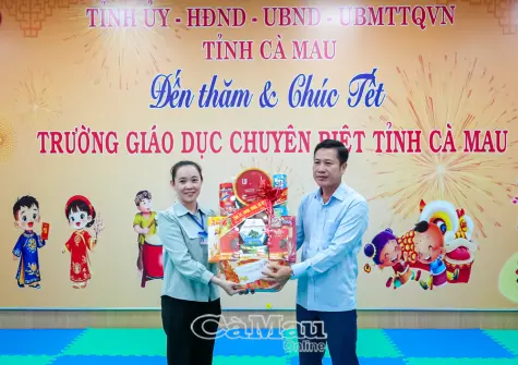 Thăm, chúc Tết các cơ sở giáo dục và tổ chức cộng đồng