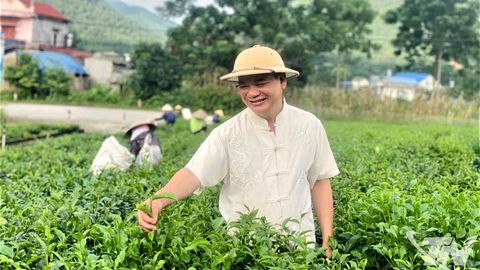 Người đi trên 'đường cũ'