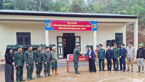 Thăm, động viên đơn vị làm nhiệm vụ dân vận tại xã Thượng Quan