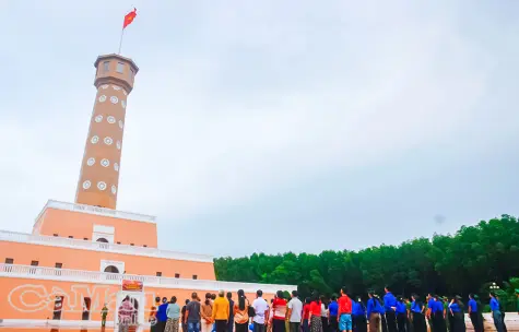 Lễ chào cờ “Tôi yêu Tổ quốc tôi” tại Đất Mũi