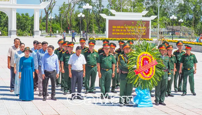 Bộ Tổng Tham mưu QĐND Việt Nam dâng hương, tri ân tại Khu Di tích lịch sử Đầm Dơi – Cái Nước – Chà Là