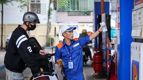 Giá xăng giảm nhẹ, giá dầu tăng mạnh tại kỳ điều hành ngày 22-1