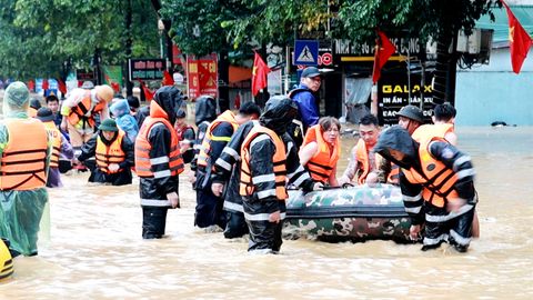Thông báo kết luận của đồng chí Chủ tịch UBND tỉnh tại cuộc họp triển khai công tác khắc phục hậu quả bão số 11 và mưa lũ sau bão