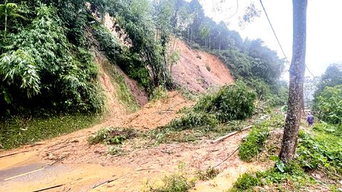 Mưa lớn gây chia cắt nhiều tuyến giao thông phía Bắc Thái Nguyên