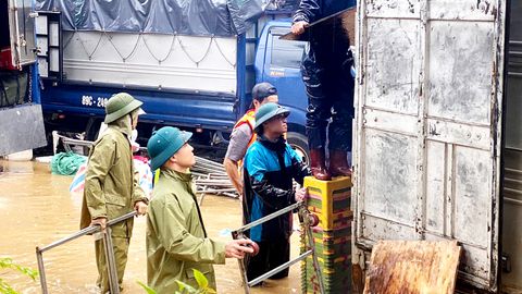 Vận động các hộ dân trong vùng nguy hiểm di dời khẩn cấp