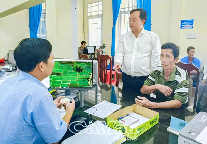 Phó Bí thư Thường trực Tỉnh uỷ Cà Mau Huỳnh Quốc Việt thăm và làm việc tại xã Ninh Thạnh Lợi