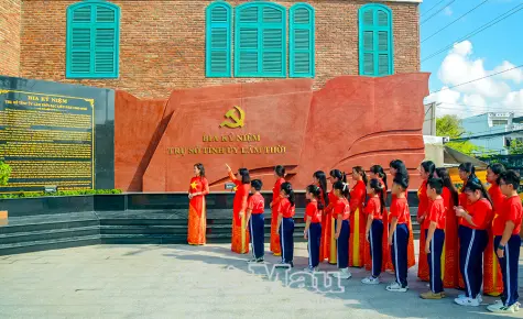 Hào khí mùa thu tháng Tám