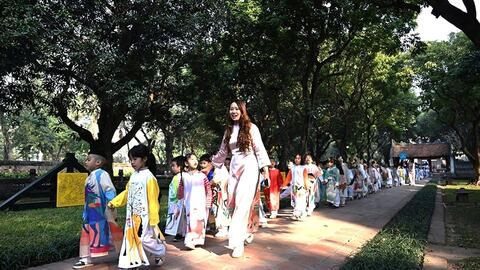 Phát triển con người, văn hóa thực sự trở thành nền tảng tinh thần