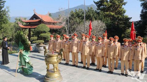 Phòng Cảnh sát giao thông Công an tỉnh Thái Nguyên báo công dâng Bác