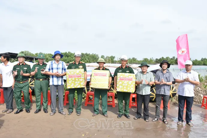 Xã Đất Mới bàn giao mặt bằng thực địa cho Dự án cao tốc Cái Nước - Đất Mũi