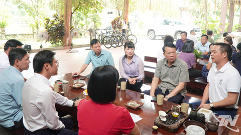 Khảo sát phát triển du lịch gắn với vùng chè tại xã Tân Cương