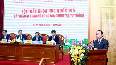 Tiếp tục xây dựng Đảng vững về chính trị, mạnh về tư tưởng