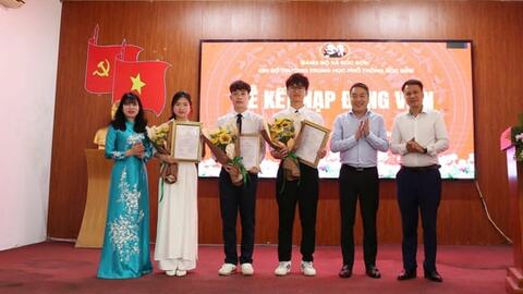Xã Sóc Sơn ươm mầm “hạt giống đỏ” trong trường học