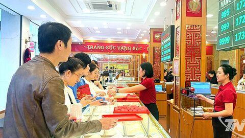 Nhộn nhịp thị trường vàng ngày vía Thần Tài