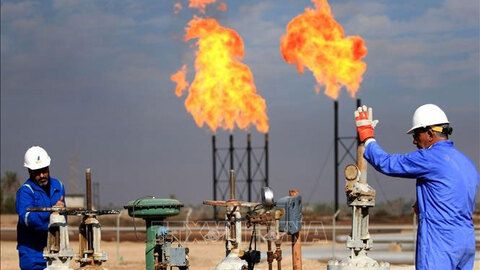 Giá dầu thế giới tăng vọt lên hơn 115 USD/thùng