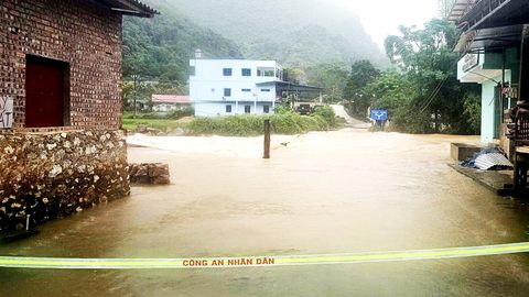 Chủ động triển khai phương án “bốn tại chỗ” ứng phó với lũ lụt