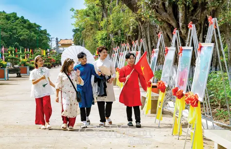 Bảo vệ đầu não và trái tim của Đảng