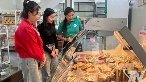 Hàng hóa dồi dào, giá cả giữ ổn định