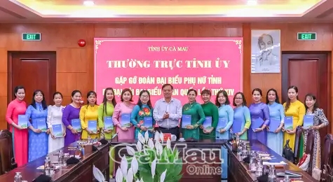 Phó Bí thư Thường trực Tỉnh uỷ Huỳnh Quốc Việt gặp gỡ Đoàn đại biểu phụ nữ tỉnh dự Đại hội đại biểu Phụ nữ toàn quốc