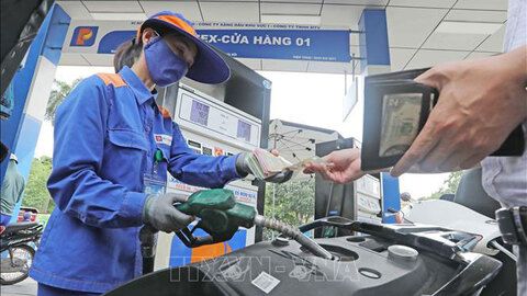 Xăng tăng giá nhẹ, khép lại chuỗi 4 lần giảm liên tiếp