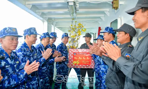 Tăng cường kiểm tra, hỗ trợ ngư dân bám biển an toàn, đúng pháp luật