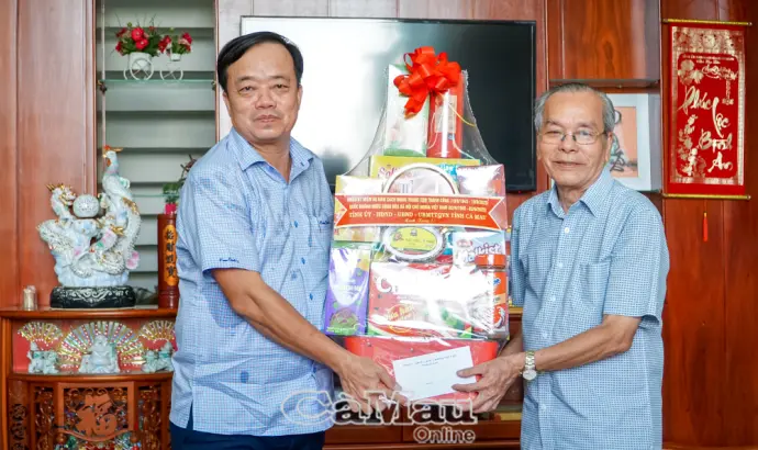 Phó Bí thư Thường trực Tỉnh uỷ Cà Mau thăm, tri ân nguyên lãnh đạo và gia đình chính sách