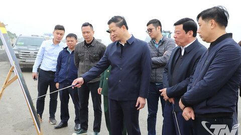Chủ tịch UBND tỉnh Vương Quốc Tuấn kiểm tra các dự án hạ tầng giao thông